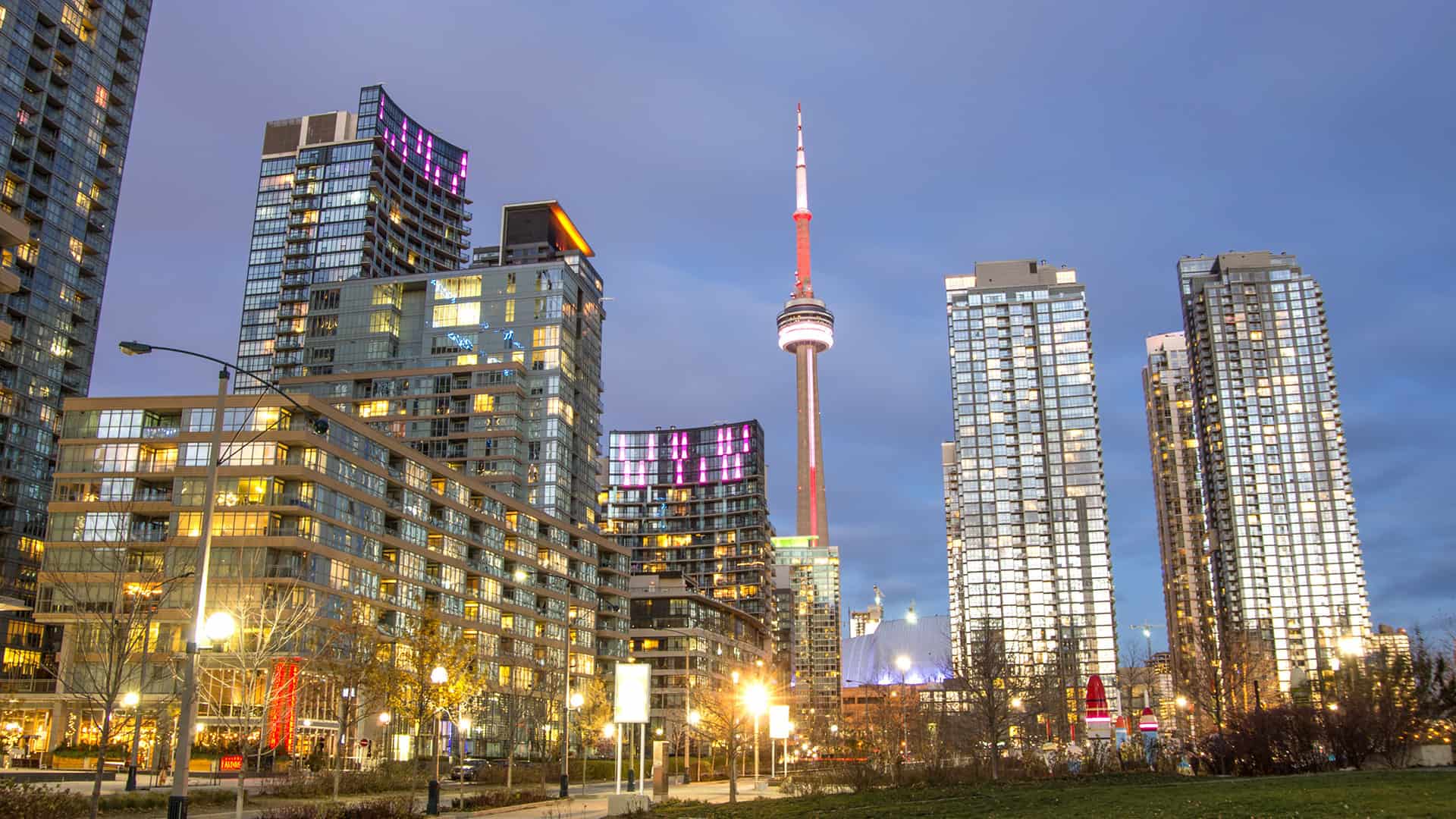 504 Wellington St W – image 2