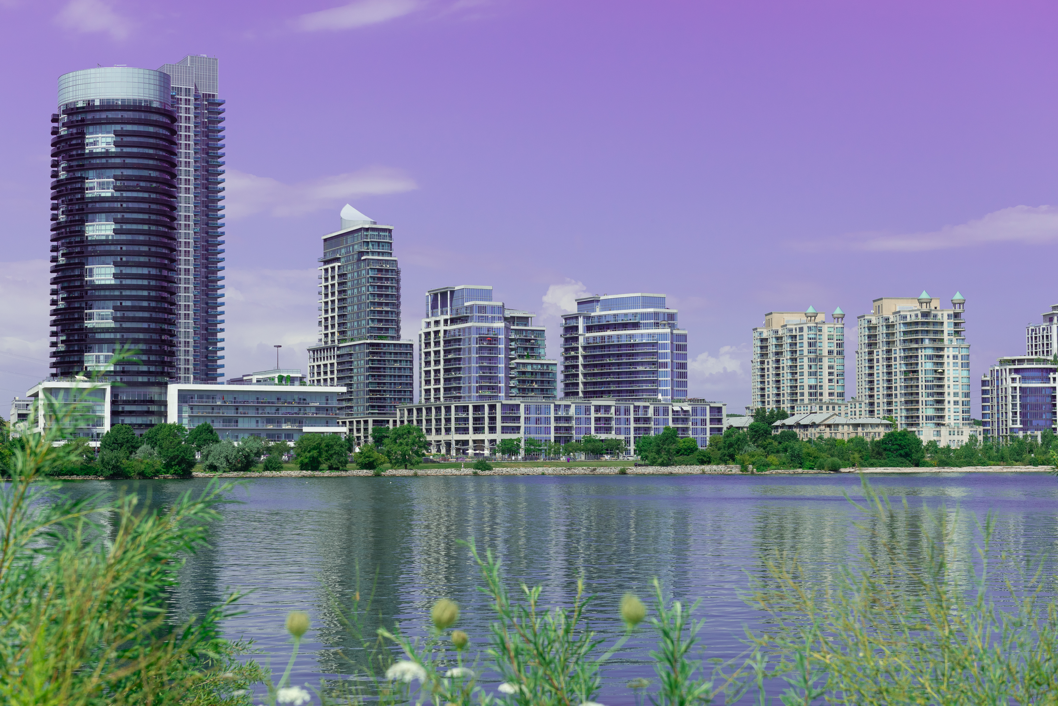 880 The Queensway Condos – image 2