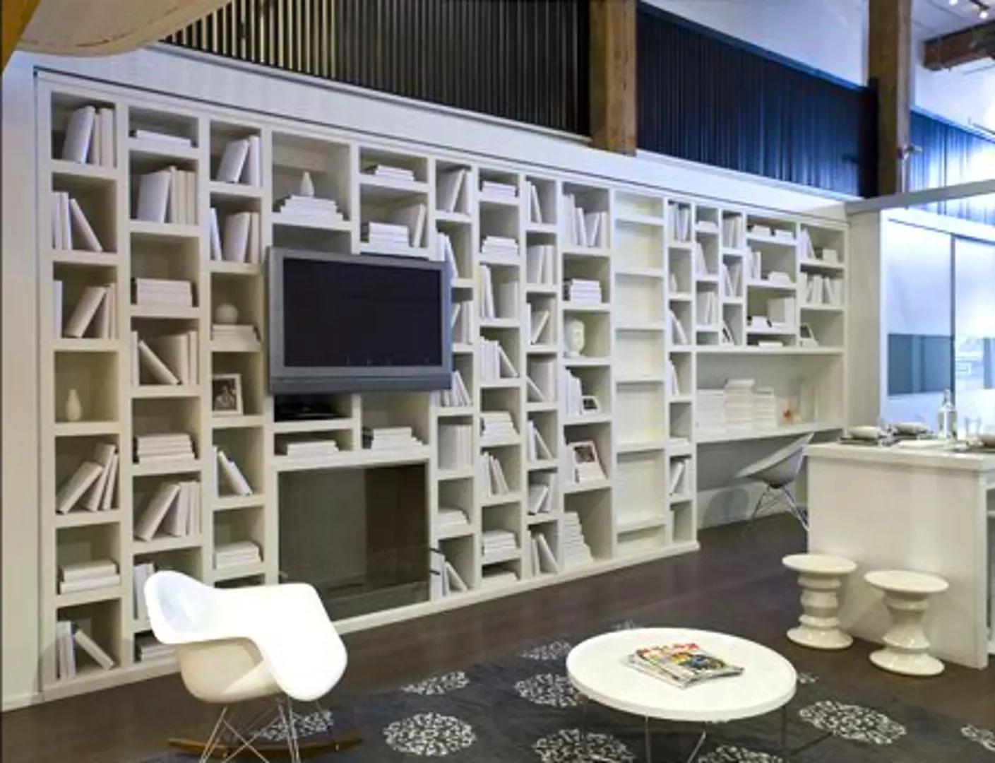 Queen And Portland – image 2