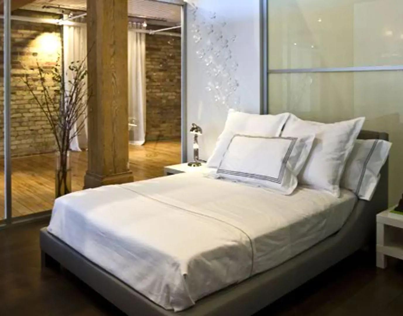 Queen And Portland – image 3