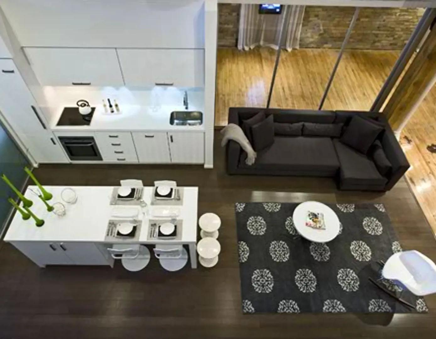 Queen And Portland – image 5